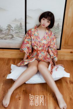 校花被校长吸乳